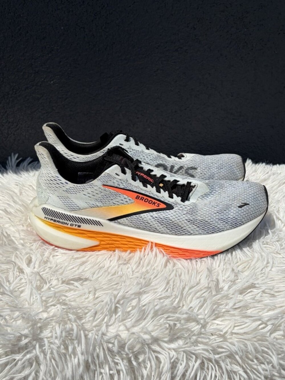 Brooks Hyperion GTS 2 Illusion Sneakers Women 8.5
